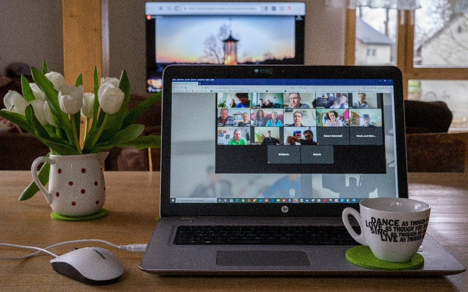 9 Amazing Remote Employee Rewards For Your Team